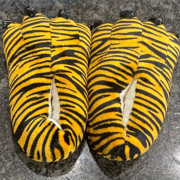 Kids Tiger Claw Slippers - Yellow and Black - Picture 2 of 3